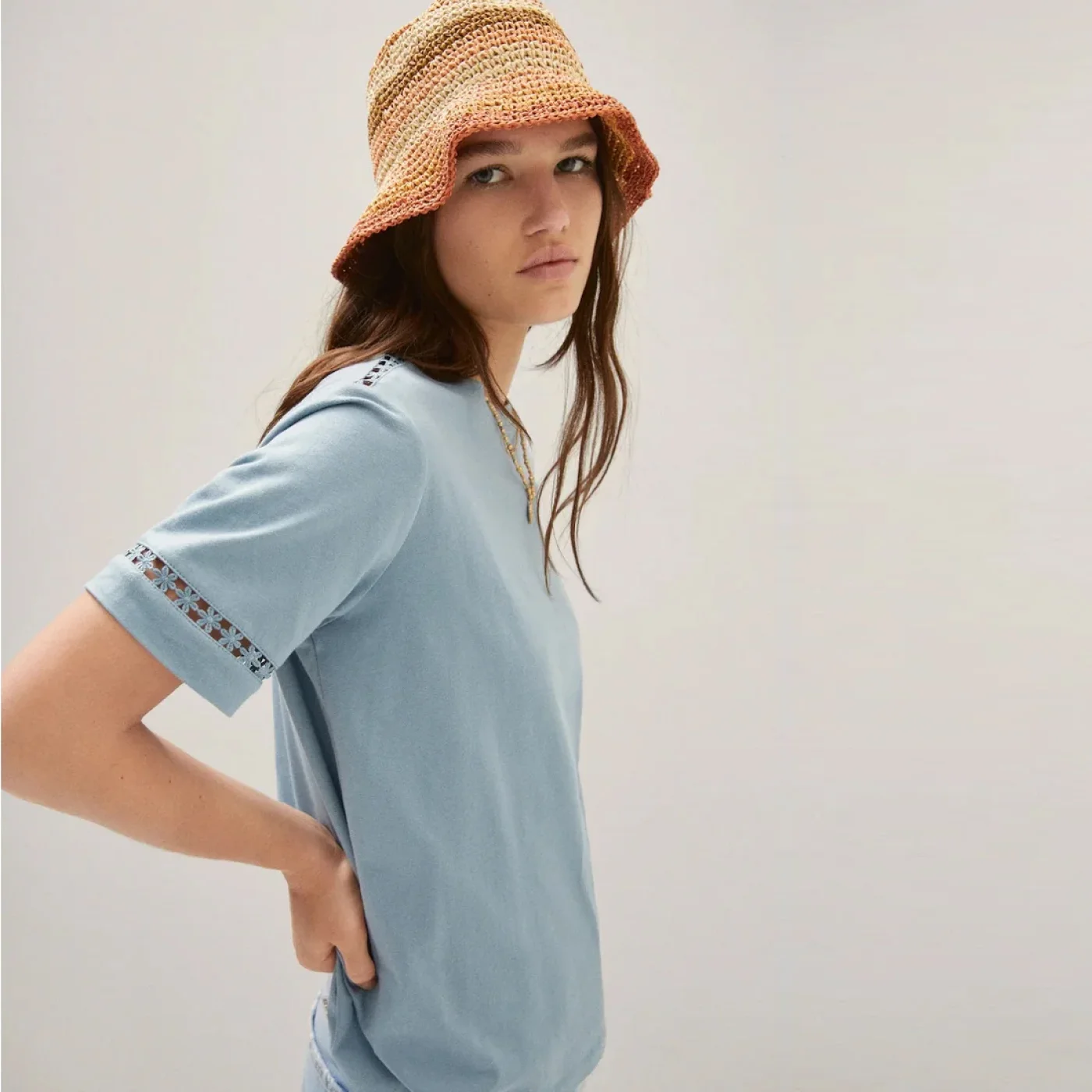 Embroidered Accent T-Shirt - 图片 3